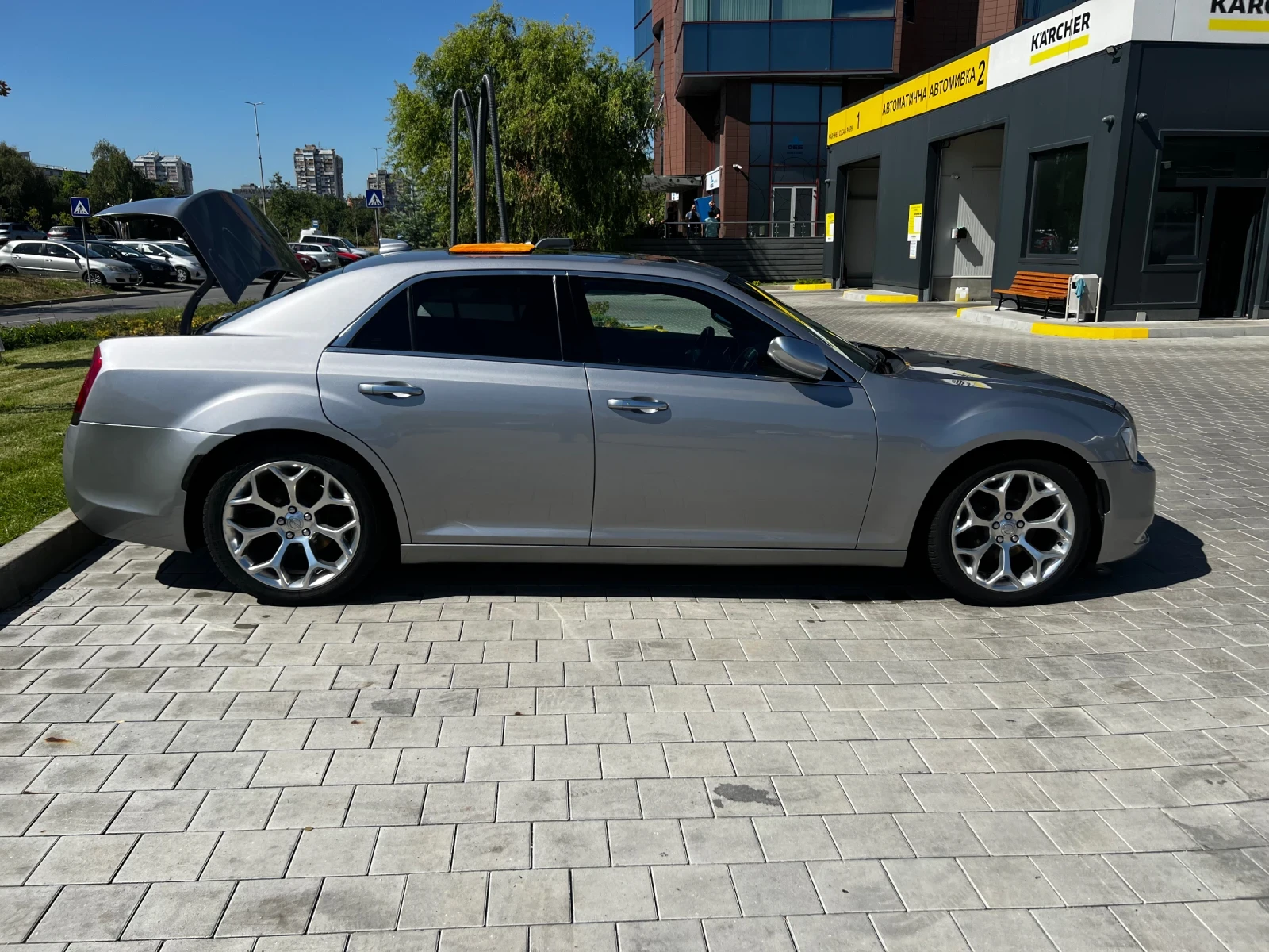 Chrysler 300c  - изображение 8