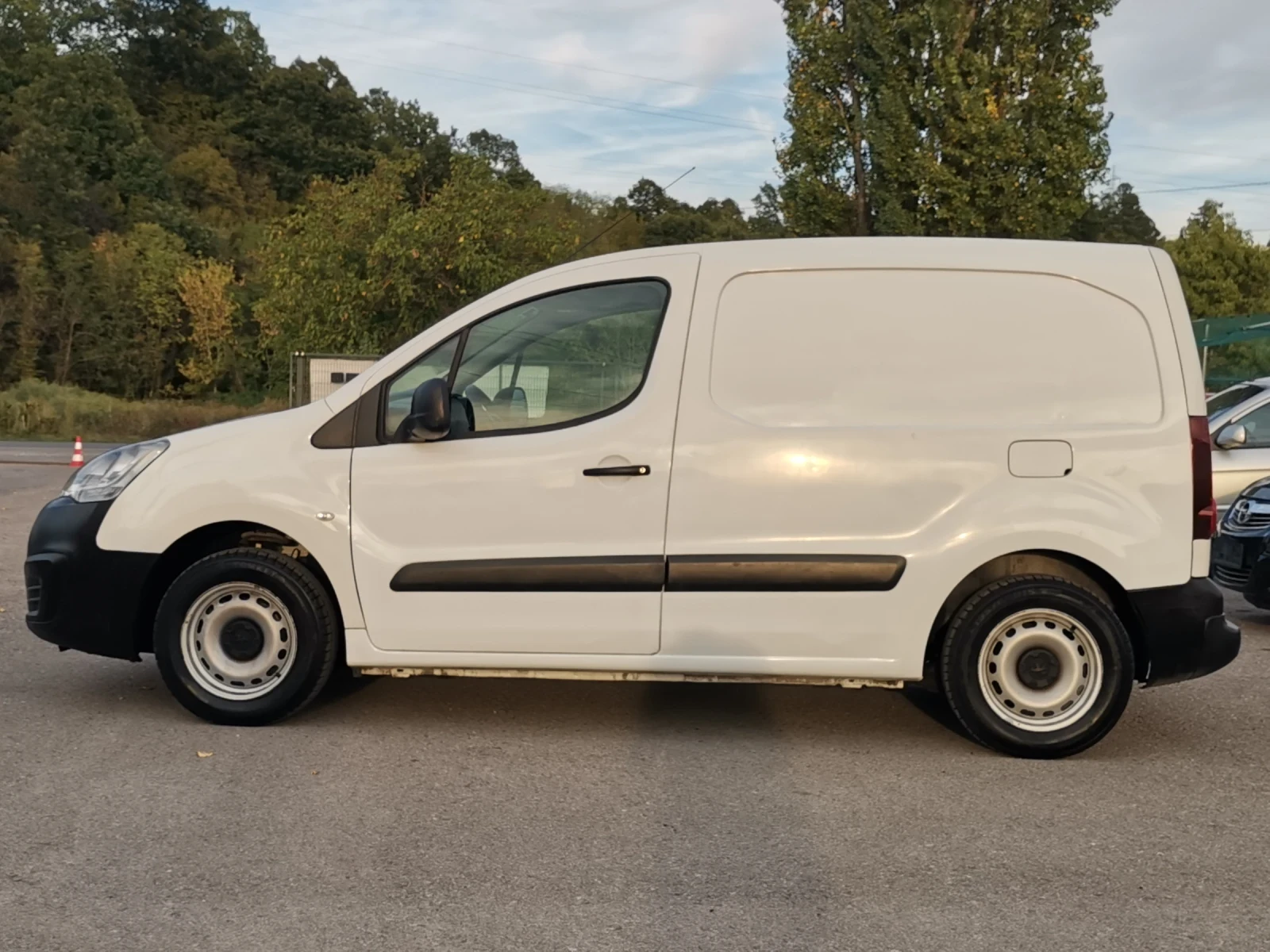 Peugeot Partner 1.6Hdi EURO6 3-местен - изображение 2