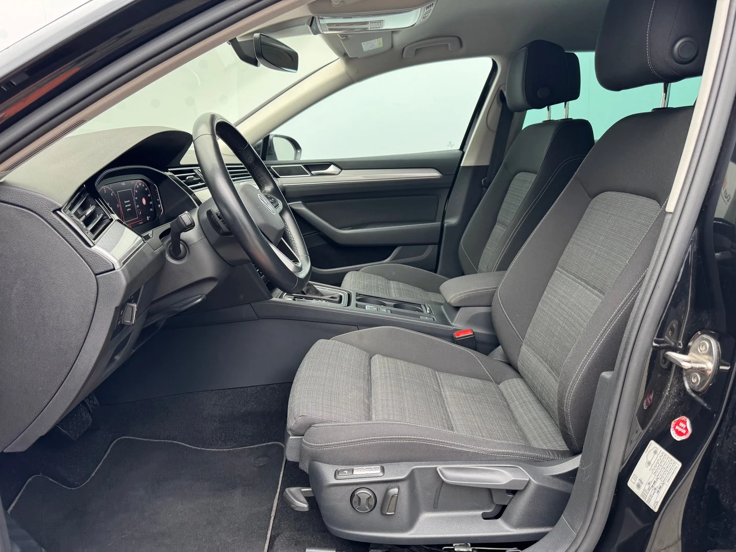 VW Passat Business 2.0 TDI SCR DSG | Mobile.bg   5