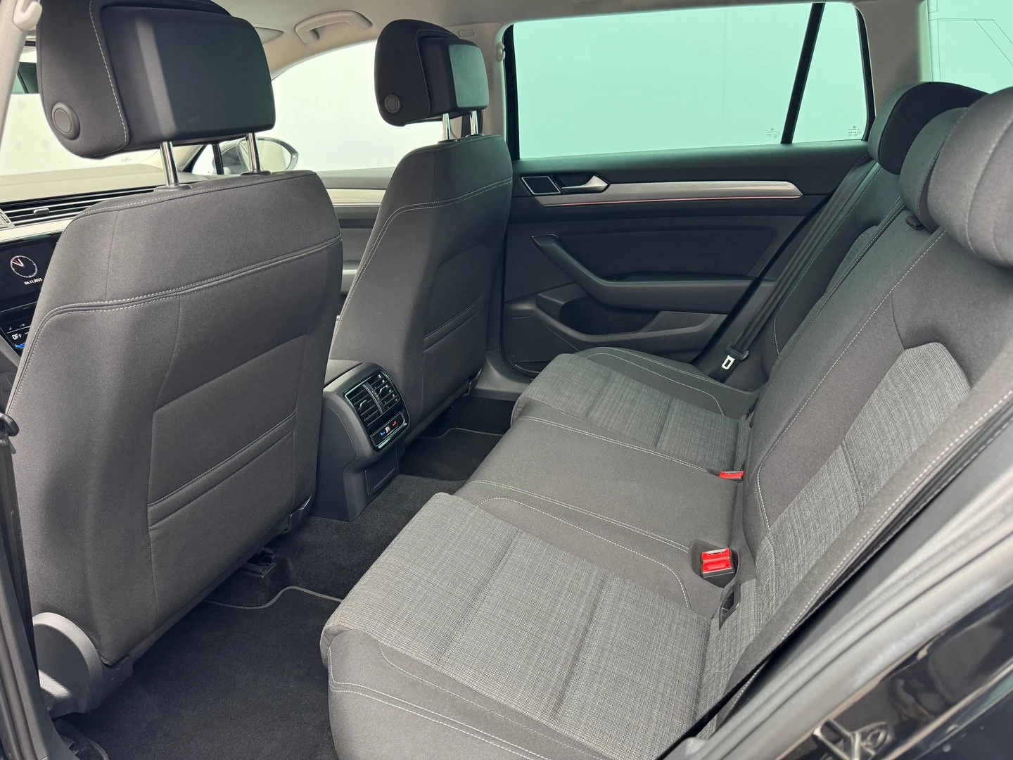 VW Passat Business 2.0 TDI SCR DSG | Mobile.bg   7