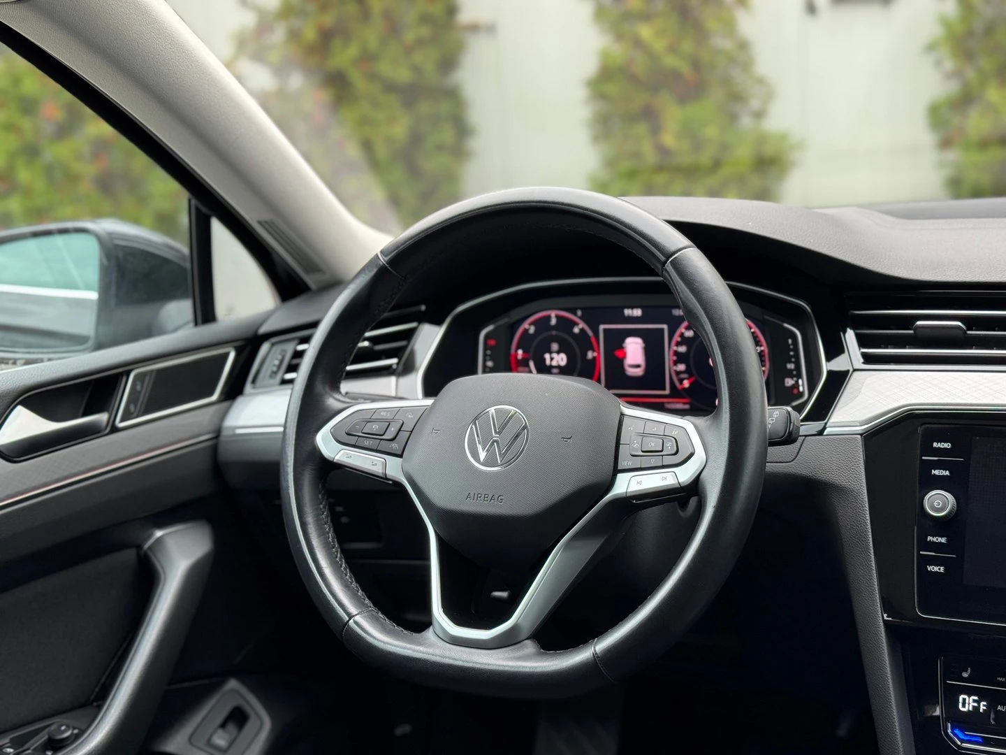 VW Passat Business 2.0 TDI SCR DSG - изображение 8