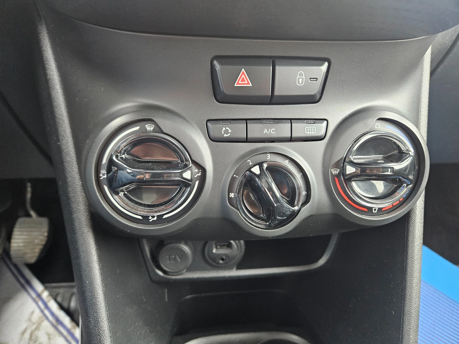 Peugeot 2008 1.6 HDi  | Mobile.bg   11