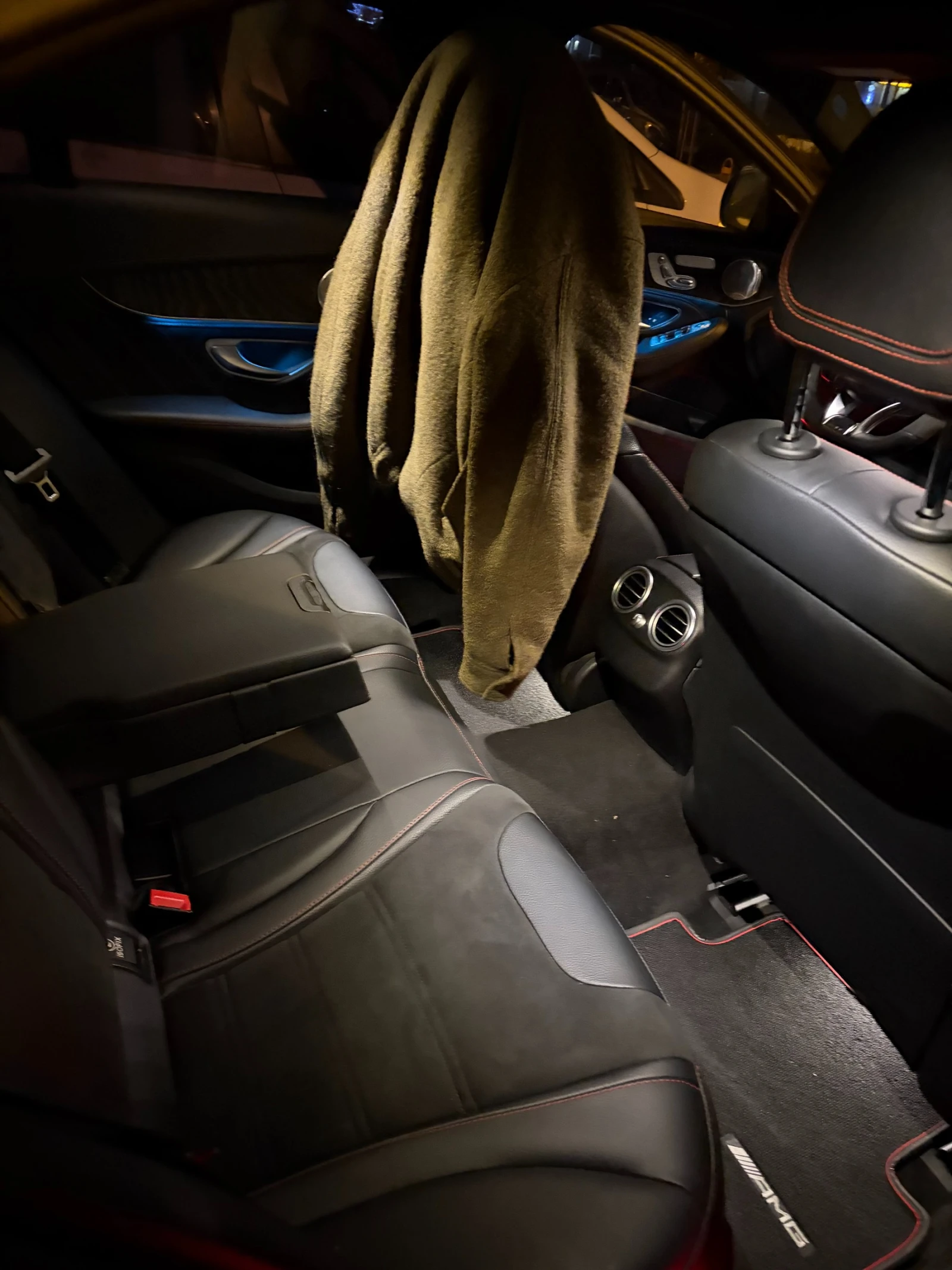 Mercedes-Benz C 43 AMG 4 MATIC NIGHT PACKAGE - изображение 8