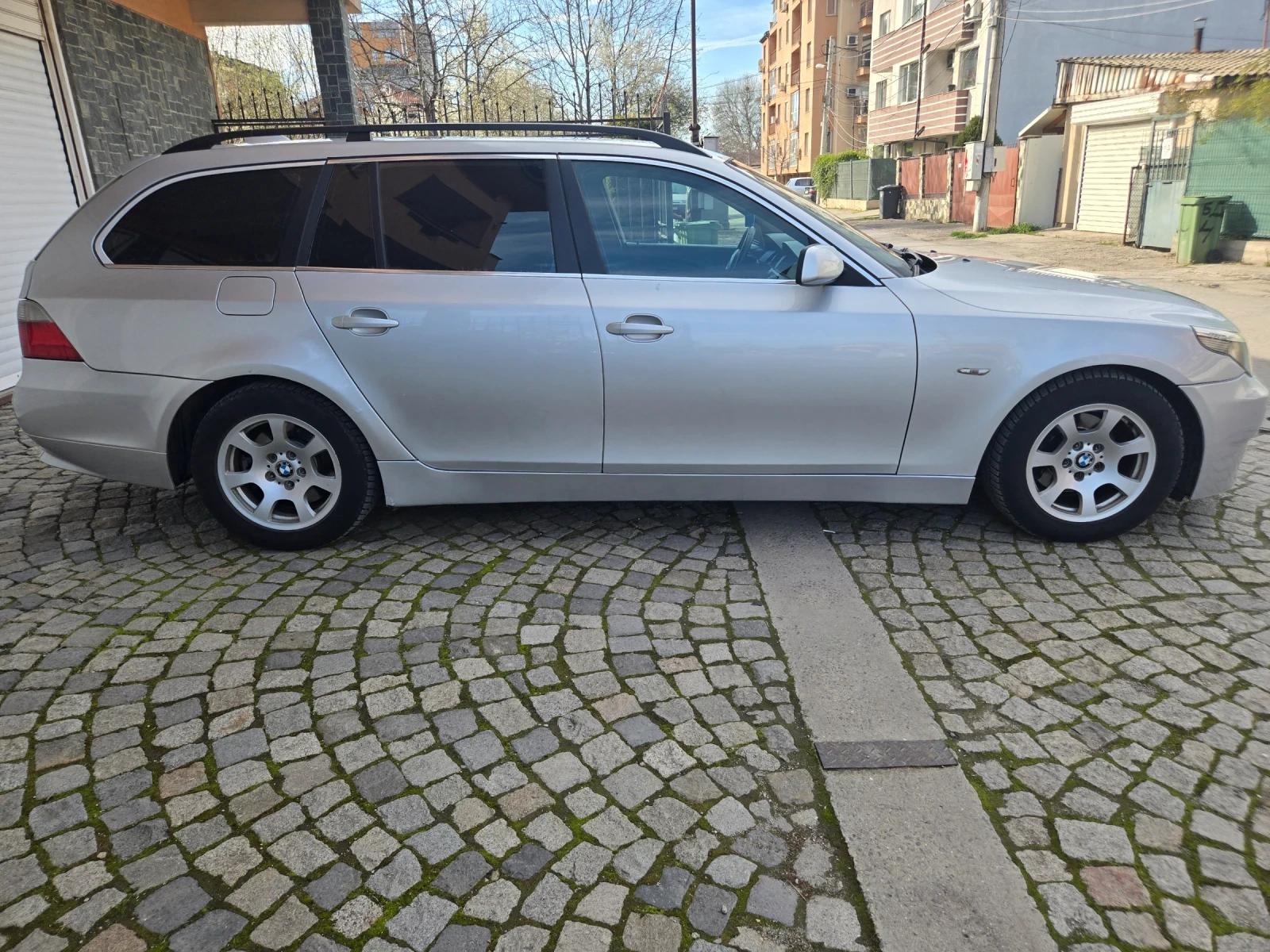 BMW 525 Фейслифт, снимка 3 - Автомобили и джипове - 53950040