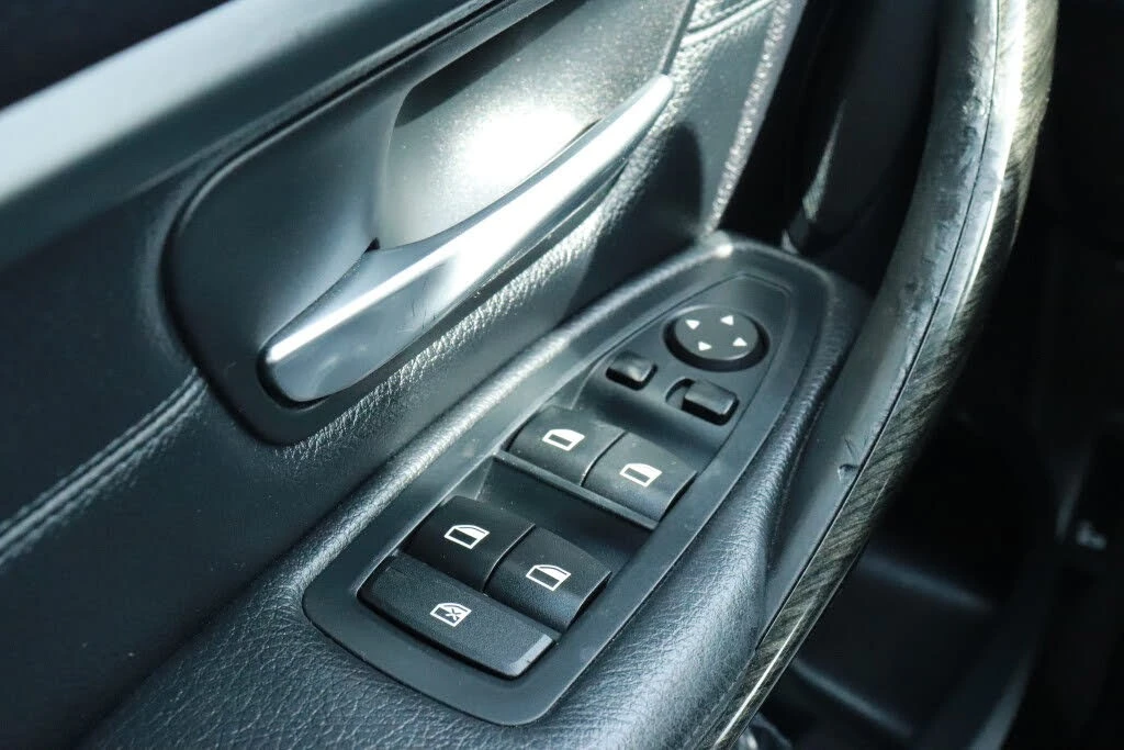 BMW 328 xDrive* АвтоКредит* (ЦЕНА ДО БГ), снимка 17 - Автомобили и джипове - 53966807