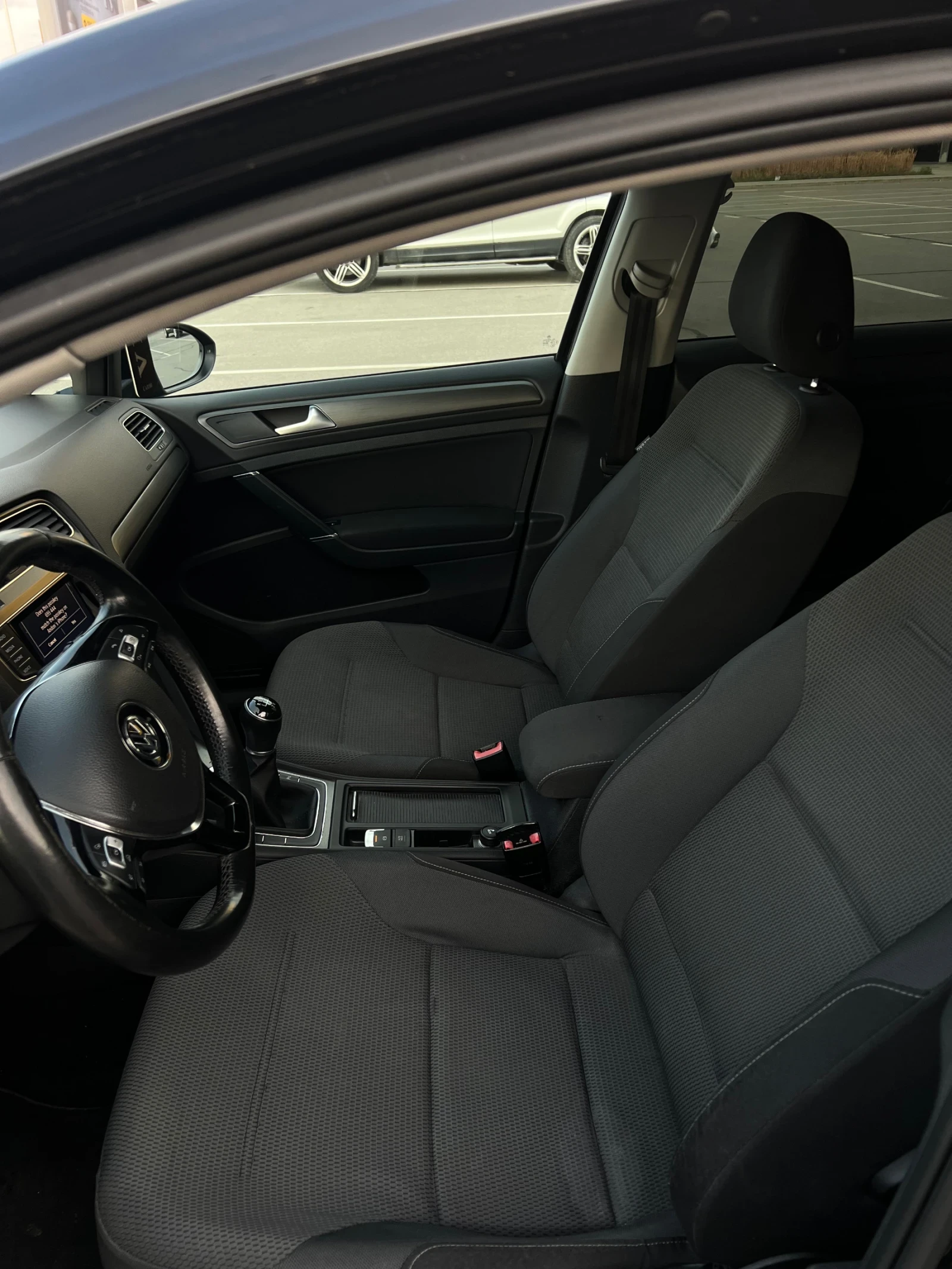 VW Golf 1, 6 TDI Bluemotion , снимка 13 - Автомобили и джипове - 54201034