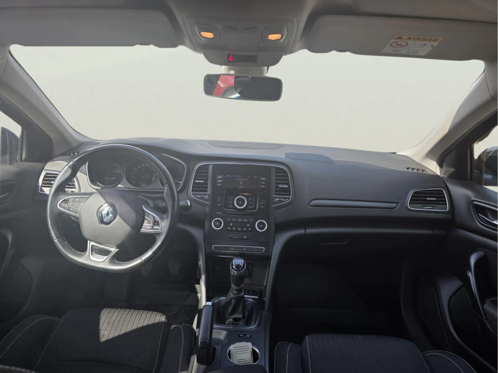 Renault Megane 1.3 TCE, снимка 11 - Автомобили и джипове - 54541222