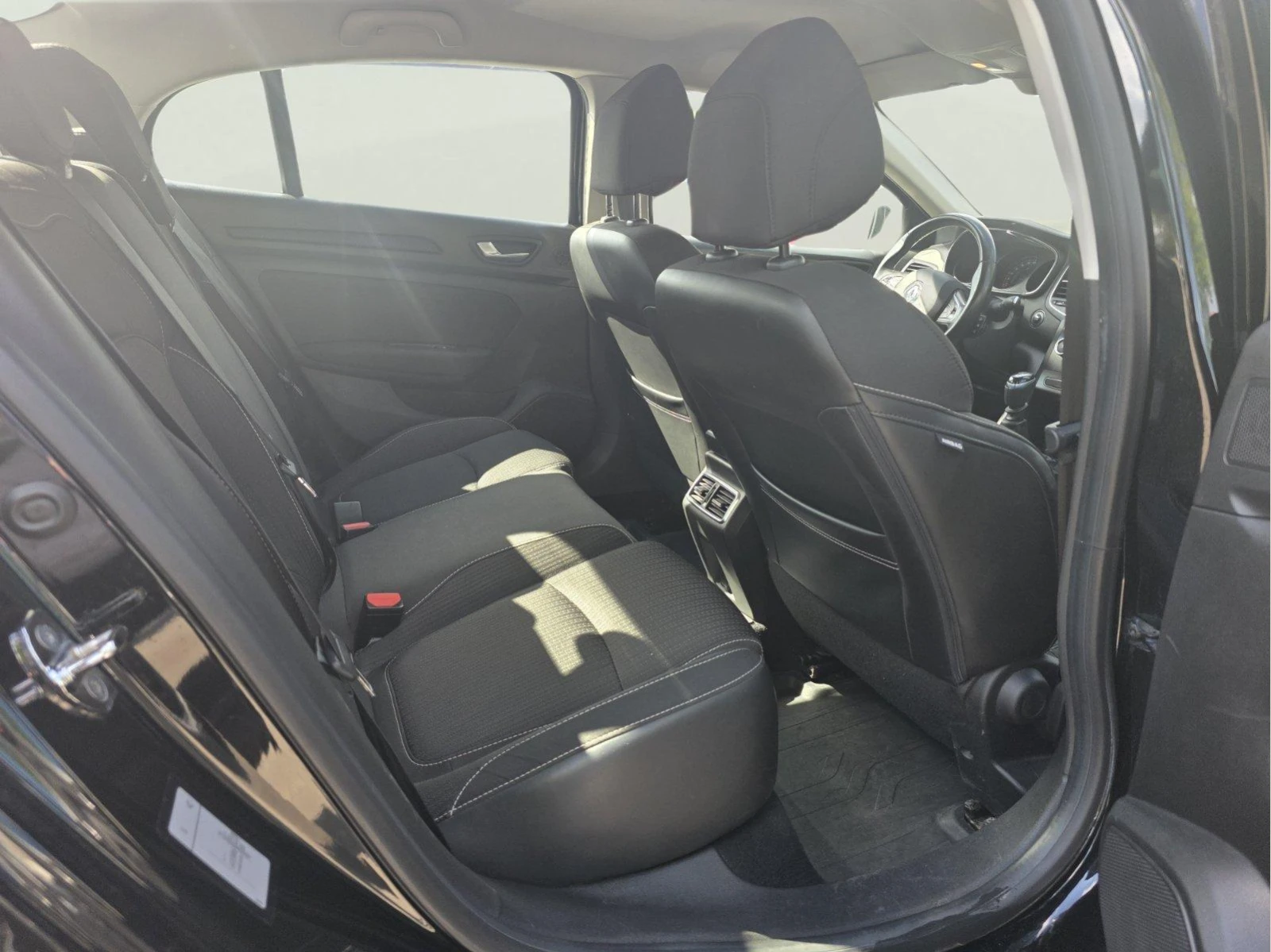 Renault Megane 1.3 TCE, снимка 10 - Автомобили и джипове - 54541222
