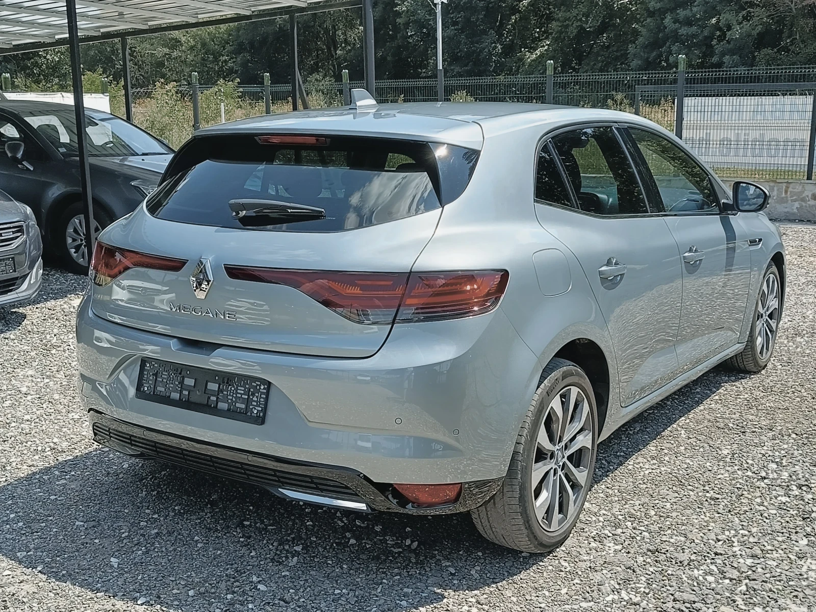 Renault Megane 1.6 Plug in hybrid , снимка 6 - Автомобили и джипове - 55336917