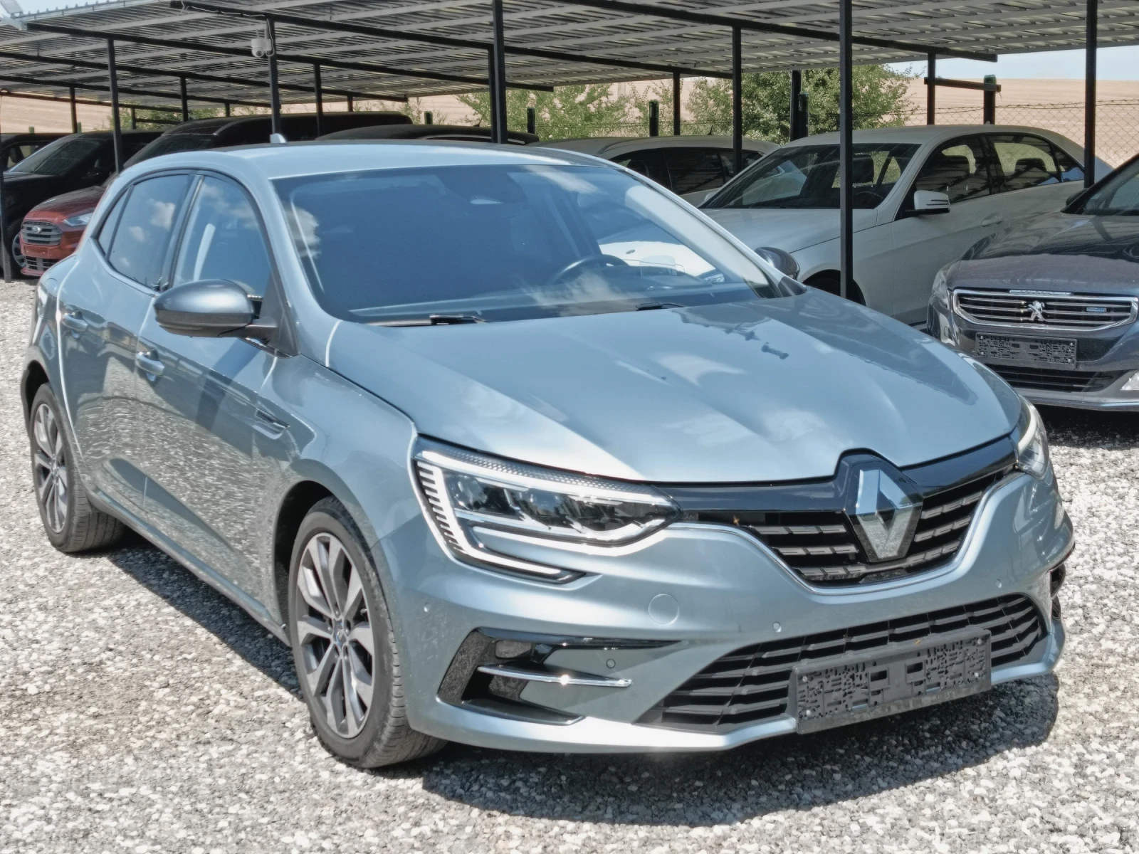Renault Megane 1.6 Plug in hybrid , снимка 3 - Автомобили и джипове - 55336917