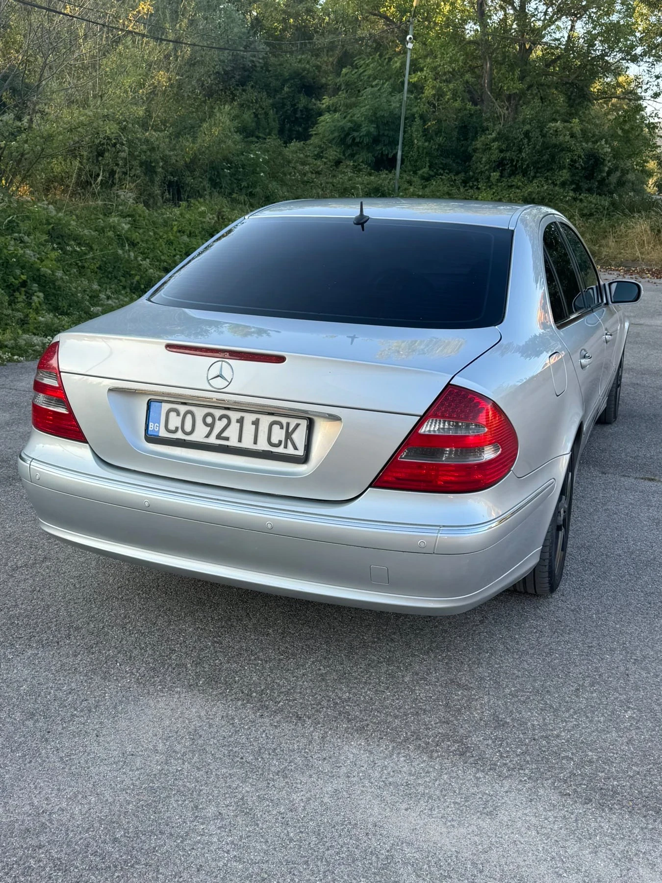 Mercedes-Benz E 220 Avantgarde, снимка 7 - Автомобили и джипове - 55533015