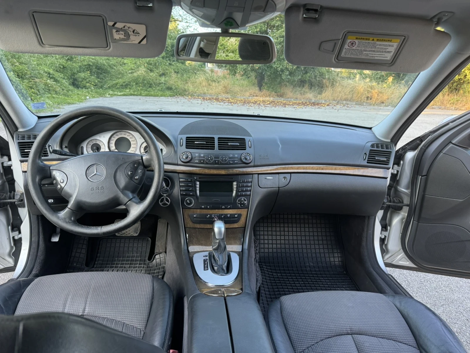 Mercedes-Benz E 220 Avantgarde, снимка 10 - Автомобили и джипове - 55533015