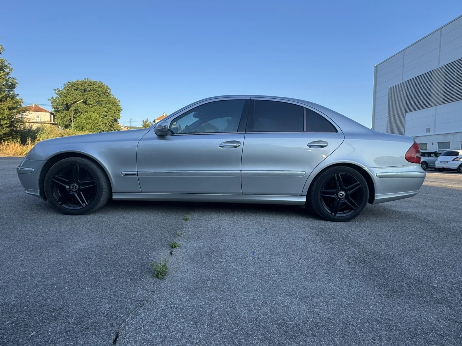 Mercedes-Benz E 220 Avantgarde, снимка 5 - Автомобили и джипове - 55533015