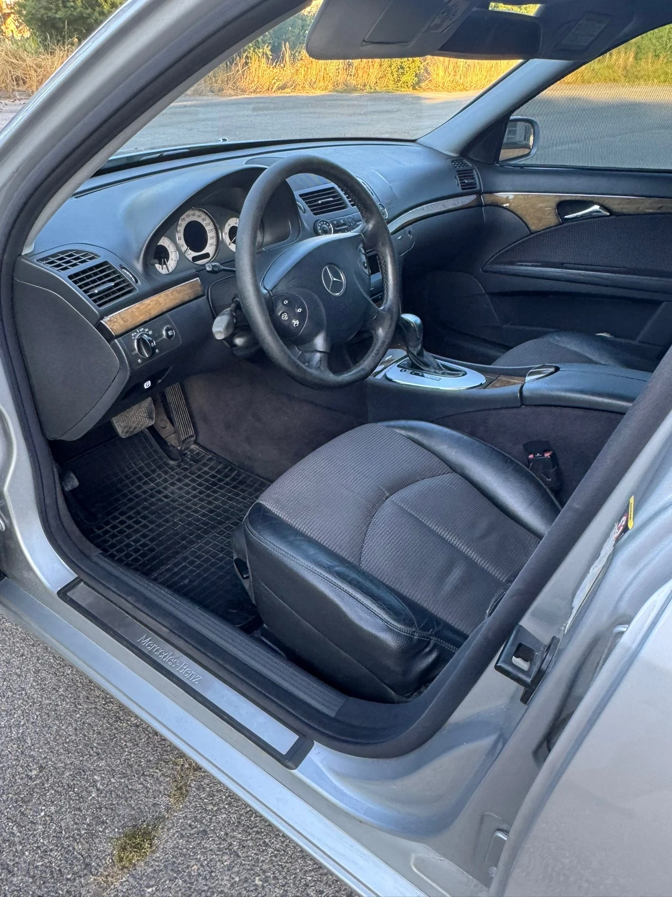 Mercedes-Benz E 220 Avantgarde, снимка 9 - Автомобили и джипове - 55533015