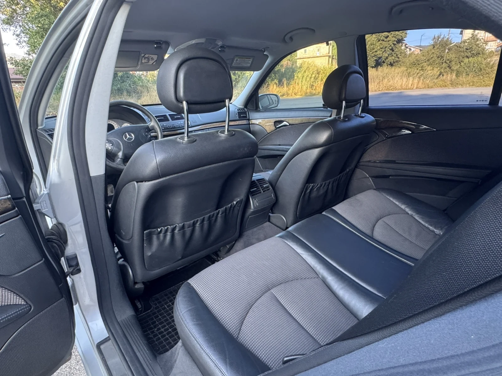 Mercedes-Benz E 220 Avantgarde, снимка 12 - Автомобили и джипове - 55533015