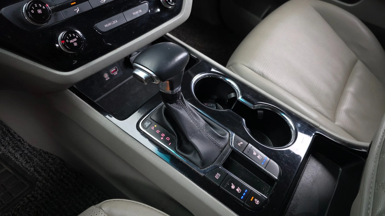 Kia Carnival PRESTIGE 2.2 * 11 МЕСТА * ПОДГРЕВ СЕДАЛКИ/ВОЛАН, снимка 12 - Автомобили и джипове - 55618168