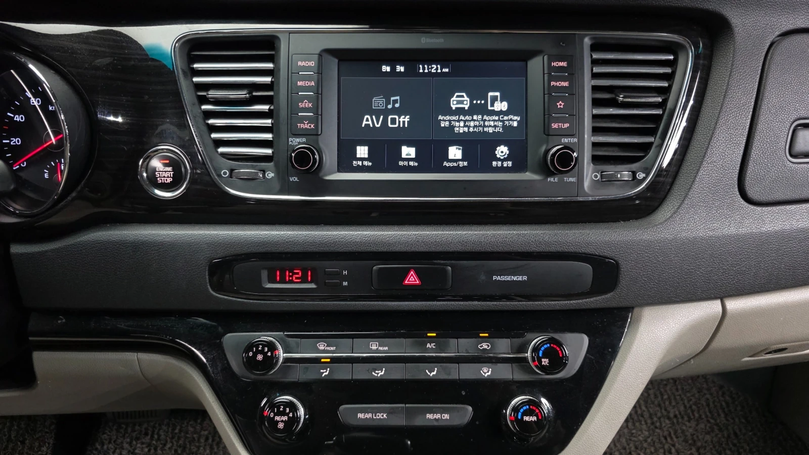 Kia Carnival PRESTIGE 2.2 * 11 МЕСТА * ПОДГРЕВ СЕДАЛКИ/ВОЛАН, снимка 10 - Автомобили и джипове - 55618168