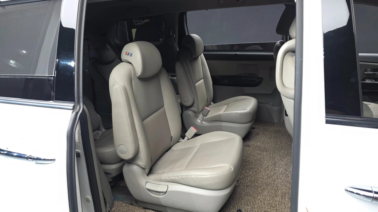 Kia Carnival PRESTIGE 2.2 * 11 МЕСТА * ПОДГРЕВ СЕДАЛКИ/ВОЛАН, снимка 14 - Автомобили и джипове - 55618168