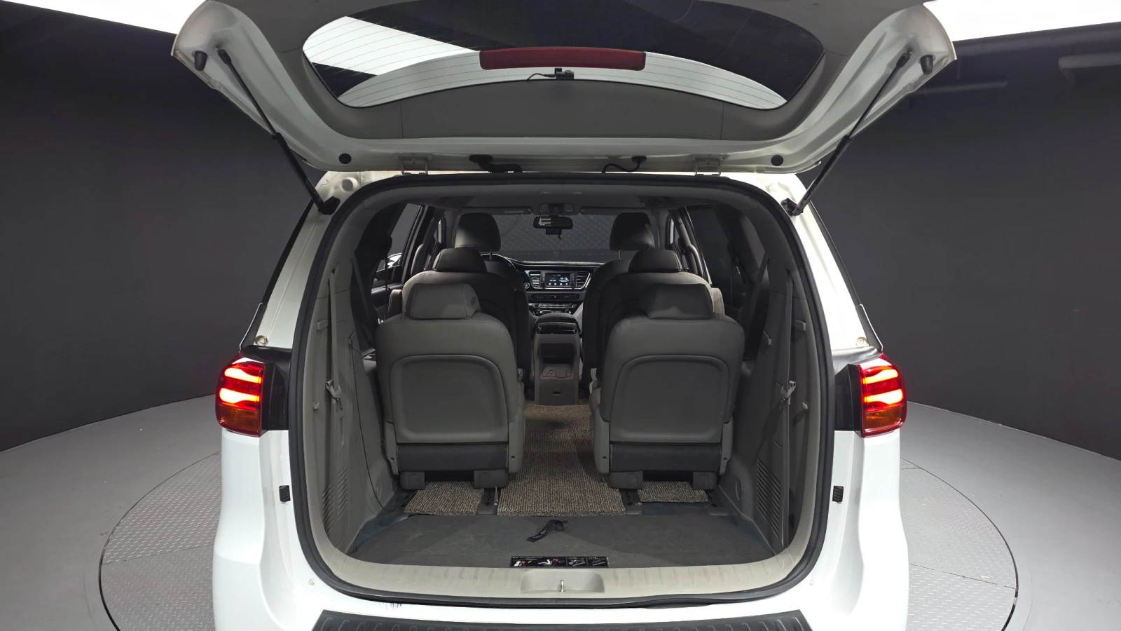 Kia Carnival PRESTIGE 2.2 * 11 МЕСТА * ПОДГРЕВ СЕДАЛКИ/ВОЛАН, снимка 16 - Автомобили и джипове - 55618168
