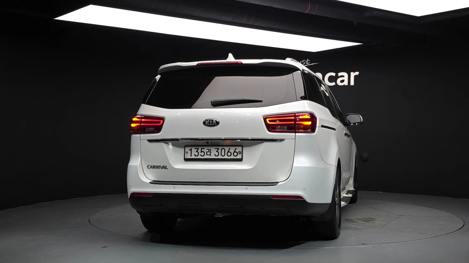 Kia Carnival PRESTIGE 2.2 * 11 МЕСТА * ПОДГРЕВ СЕДАЛКИ/ВОЛАН, снимка 4 - Автомобили и джипове - 55618168