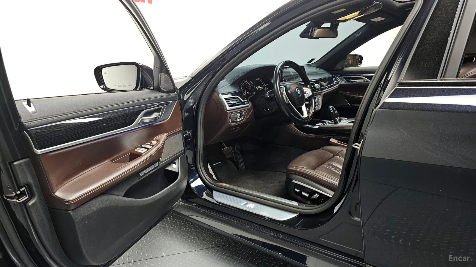 BMW 740 d/XDRIVE/M-SPORT/DRIVE-ASSISTS, снимка 5 - Автомобили и джипове - 55679085