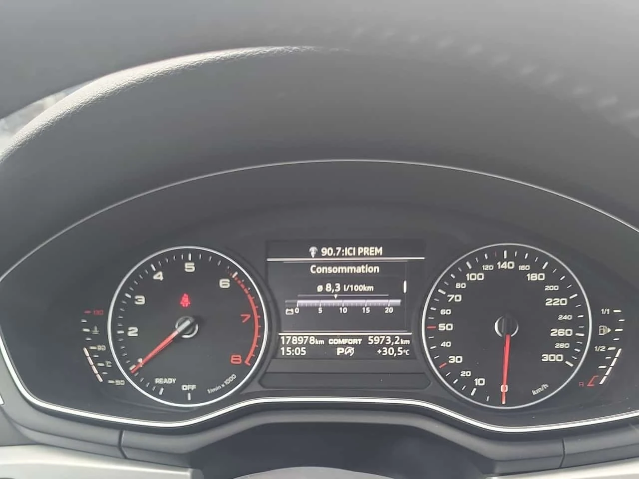 Audi A4 * Komfort * CARFAX * ОПЦИЯ ЗА ФИНАНСИРАНЕ * , снимка 8 - Автомобили и джипове - 55784648