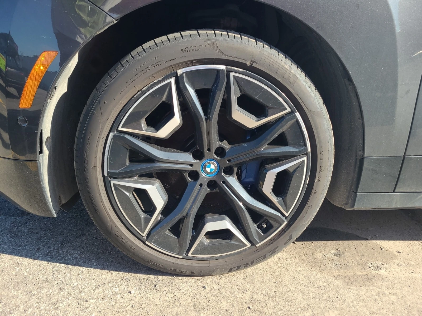 BMW iX * XDRIVE50 * Един собственик * От BMW * , снимка 14 - Автомобили и джипове - 55841828