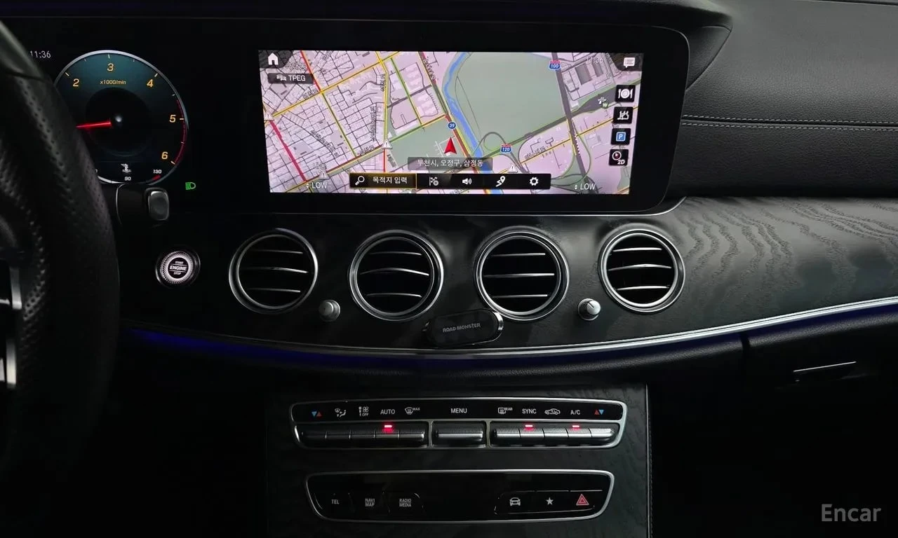 Mercedes-Benz E 220 d 4MATIC AMG Line | АВТОФИНАНСИРАНЕ, снимка 13 - Автомобили и джипове - 56041773