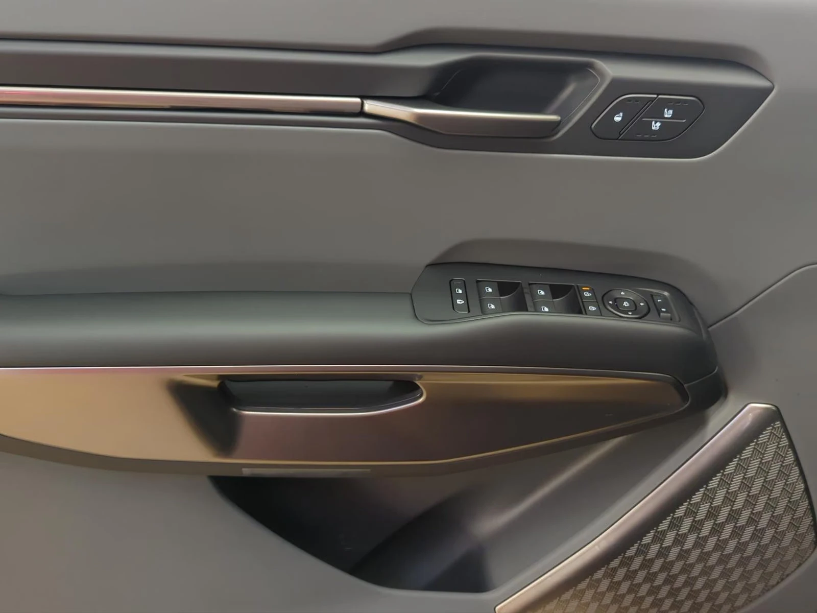 Kia EV9 AIR/204HP/7S/CAM/LED/CPLAY/NAVI/KLESS/689q, снимка 12 - Автомобили и джипове - 56118964