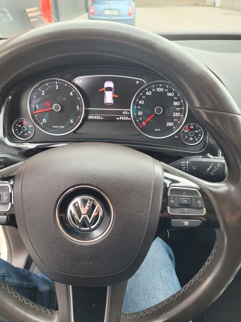 VW Touareg, снимка 8 - Автомобили и джипове - 48075442