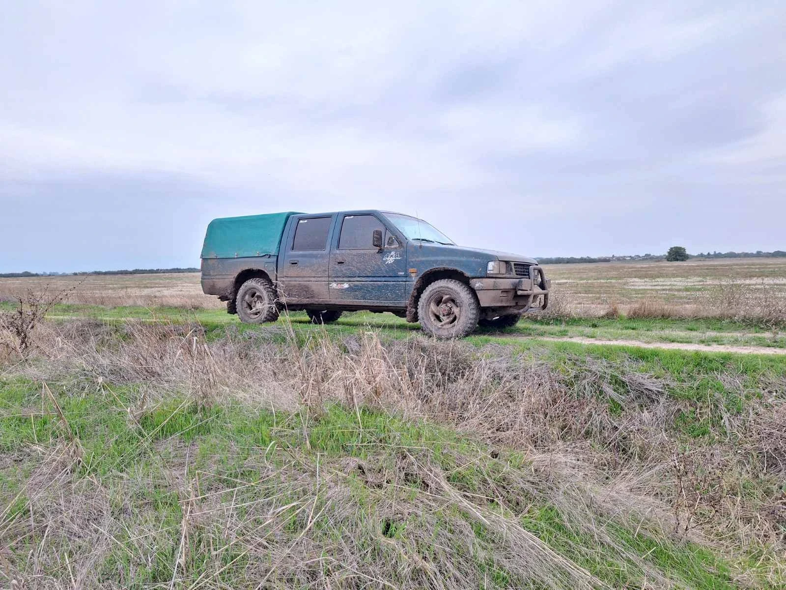 Isuzu Trooper ПИКАПА Е ПЕРФЕКТЕН ОБСЛУЖЕН ОТ-ДО БРАКУВАН , снимка 1