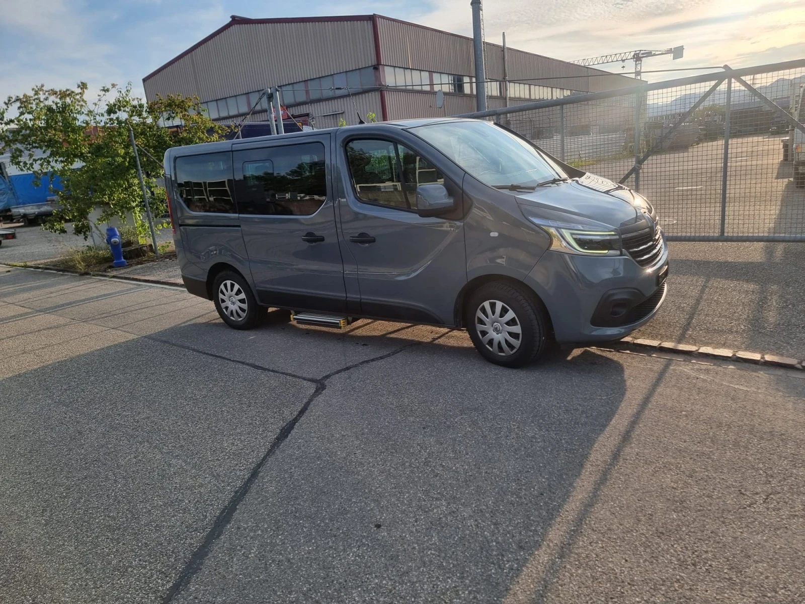 Renault Trafic 8 МЕСТА С  КЛИМАТРОНИК - изображение 4