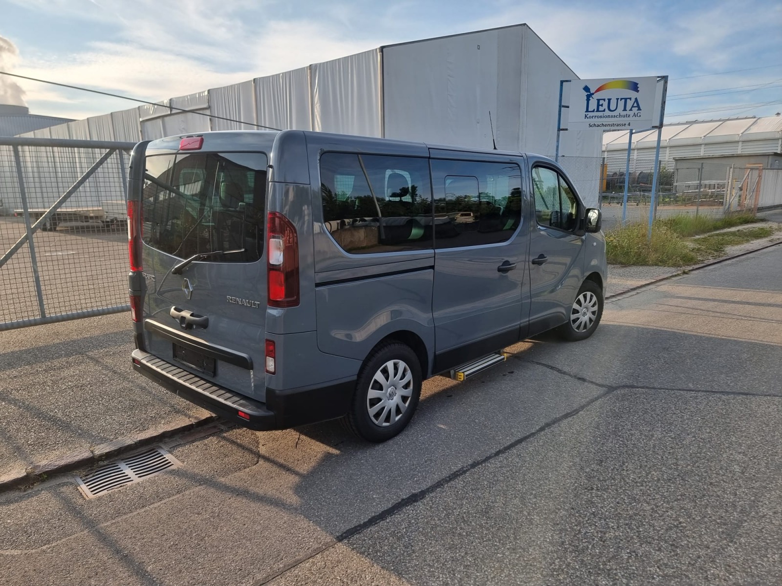 Renault Trafic 8 МЕСТА С  КЛИМАТРОНИК - изображение 2