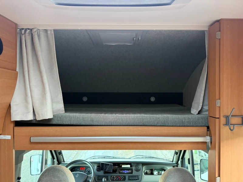 Кемпер Renault Knaus SunTraveller, снимка 10 - Каравани и кемпери - 53322371