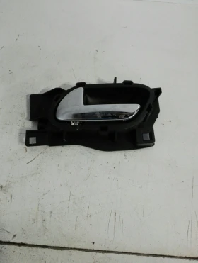 Дръжка врата вътрешна предна лява Пежо 407 (7)