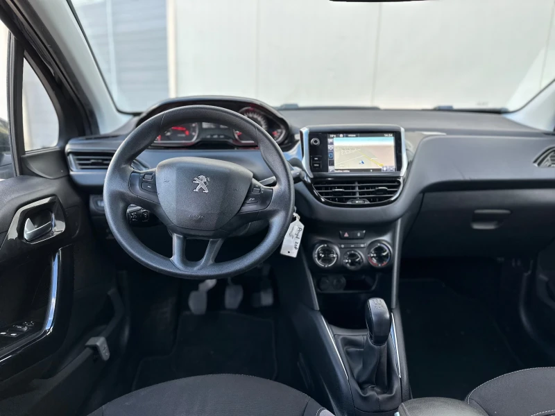 Peugeot 208 1.6 HDI, снимка 11 - Автомобили и джипове - 47840656