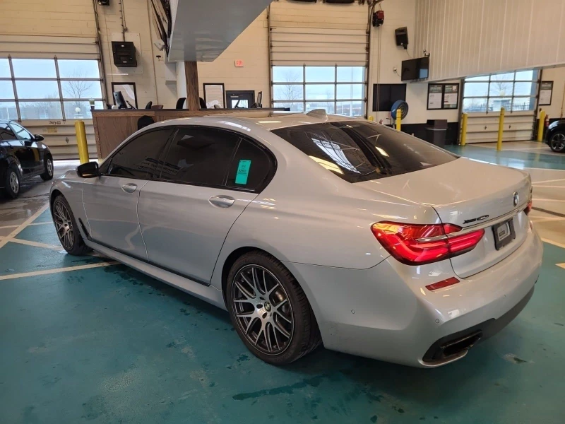 BMW 750 M-pack* distronik* 360* масаж* обдух* keyless* hea, снимка 13 - Автомобили и джипове - 48805875