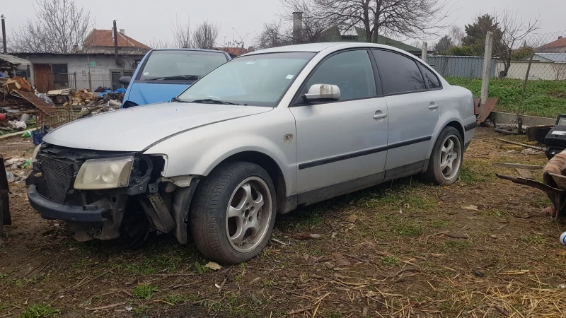 VW Passat, снимка 1 - Автомобили и джипове - 49048977