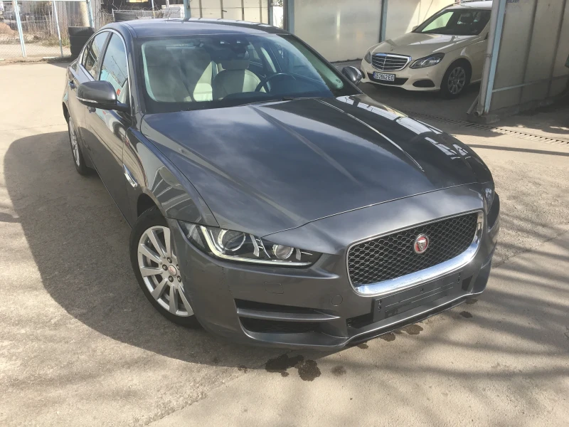 Jaguar XE, снимка 2 - Автомобили и джипове - 49543061