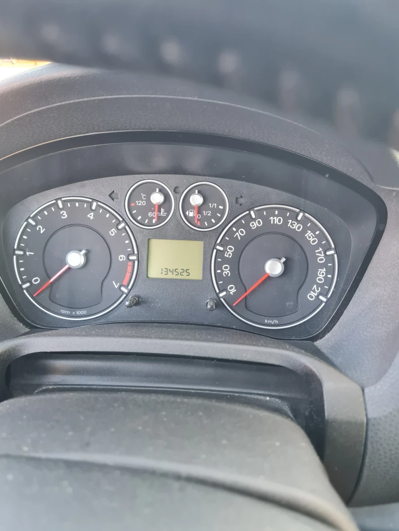 Ford Fiesta 1.3куб. 87к с., снимка 9 - Автомобили и джипове - 50909811