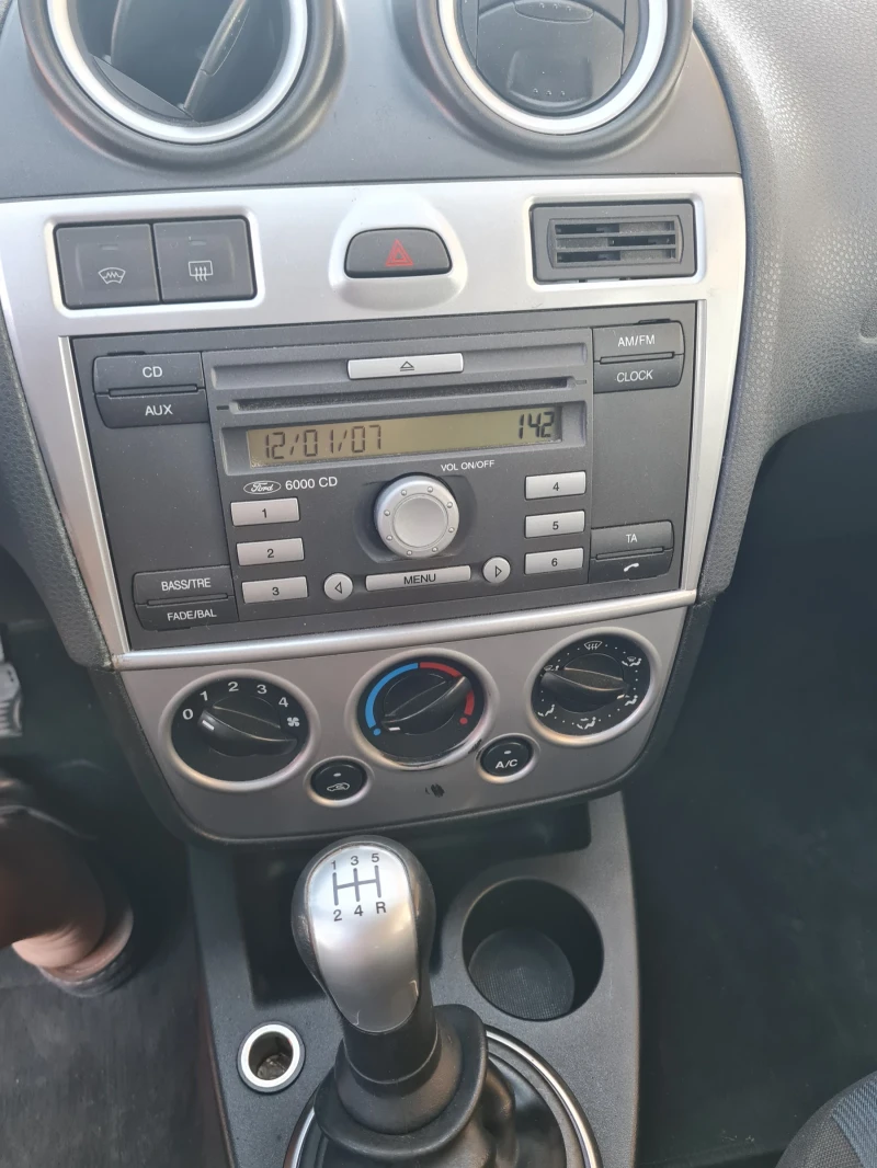 Ford Fiesta 1.3куб. 87к с., снимка 8 - Автомобили и джипове - 50909811