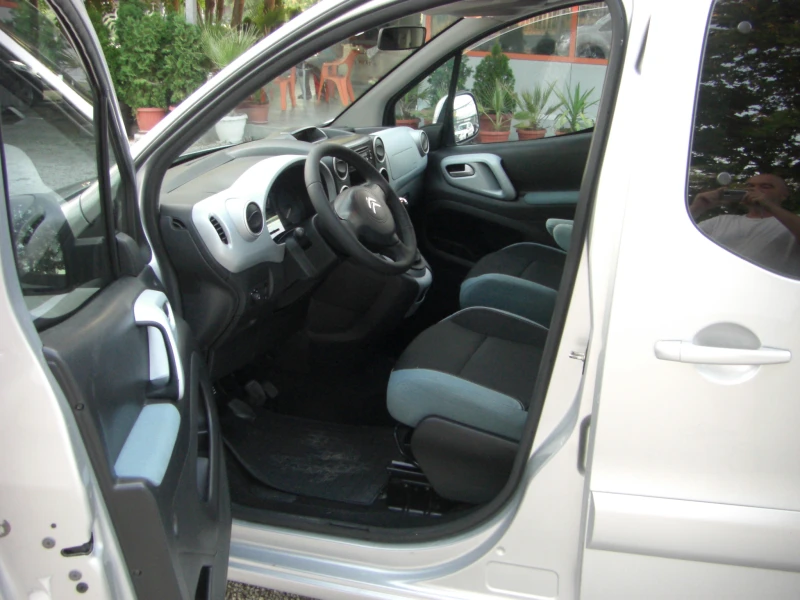Citroen Berlingo 1.6HDI Multispace EURO 5A, снимка 9 - Автомобили и джипове - 51061606