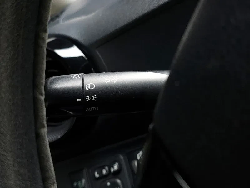 Toyota Prius 1.5E, снимка 15 - Автомобили и джипове - 55559761
