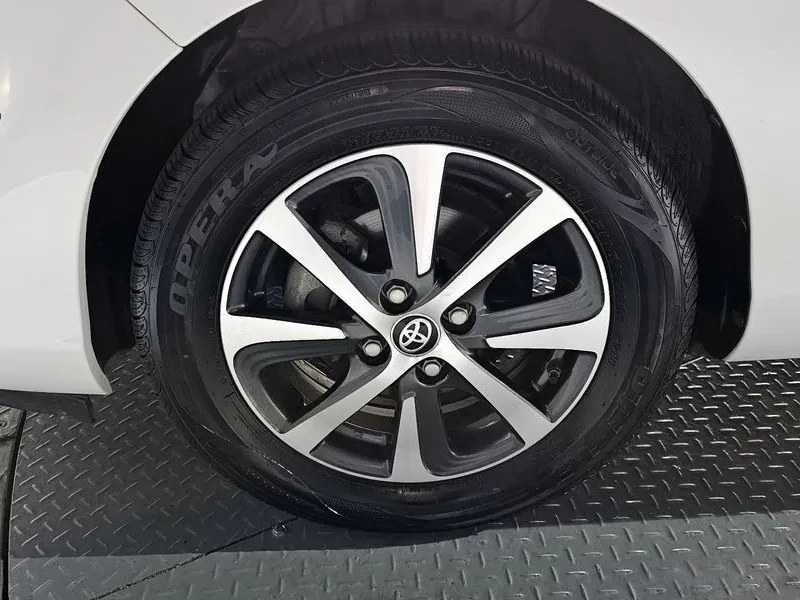 Toyota Prius 1.5E, снимка 5 - Автомобили и джипове - 55559761