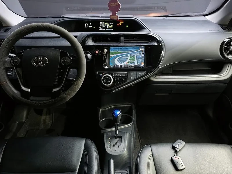 Toyota Prius 1.5E, снимка 7 - Автомобили и джипове - 55559761