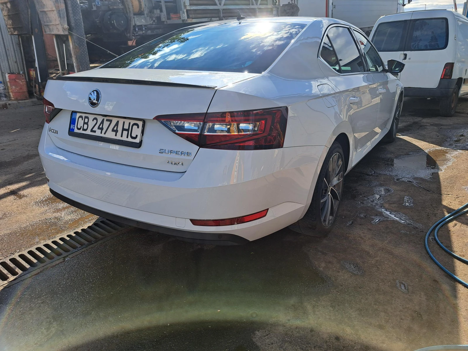 Skoda Superb 2.0 TDI CR  L&K 4х4 - изображение 3