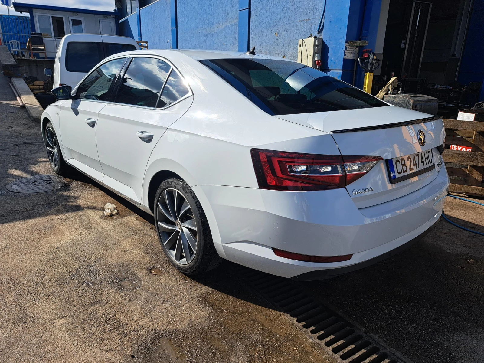 Skoda Superb 2.0 TDI CR  L&K 4х4 - изображение 4