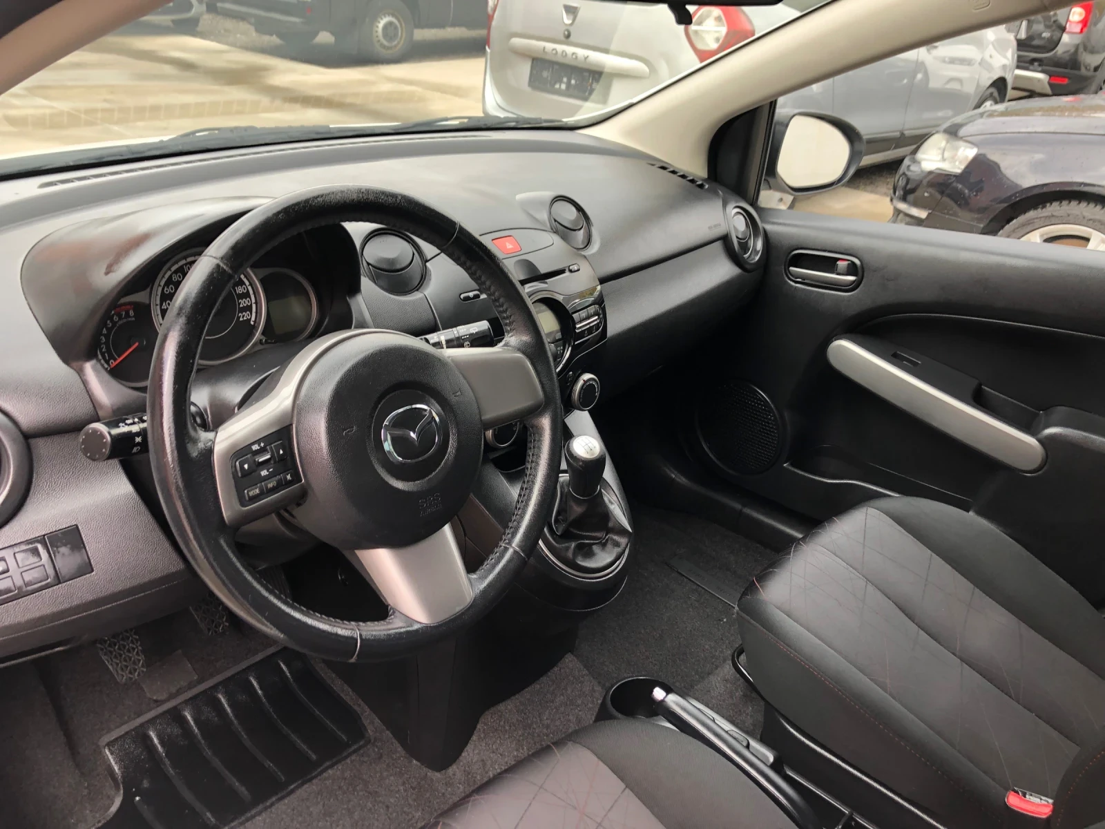 Mazda 2 1.3 - изображение 9