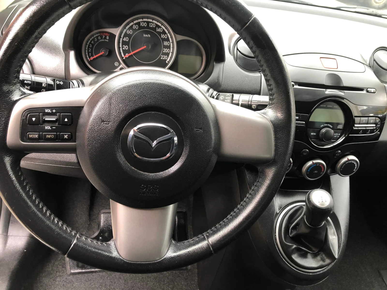 Mazda 2 1.3 - изображение 8