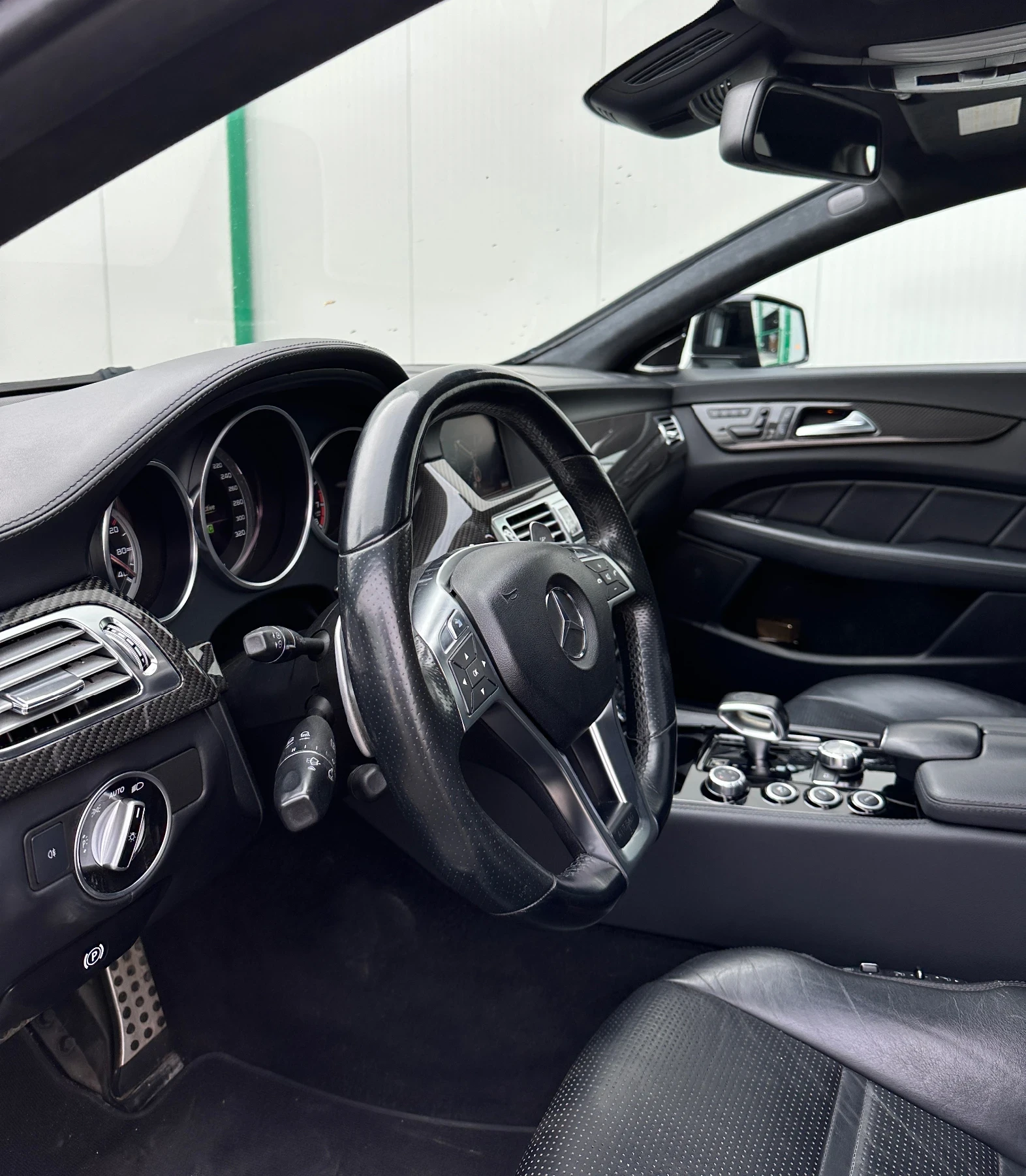 Mercedes-Benz CLS 63 AMG * 6.3AMG* ОБДУХВАНЕ* МАСАЖ* H&K* ПРОБЛЕМ В МОТОРА* - изображение 8